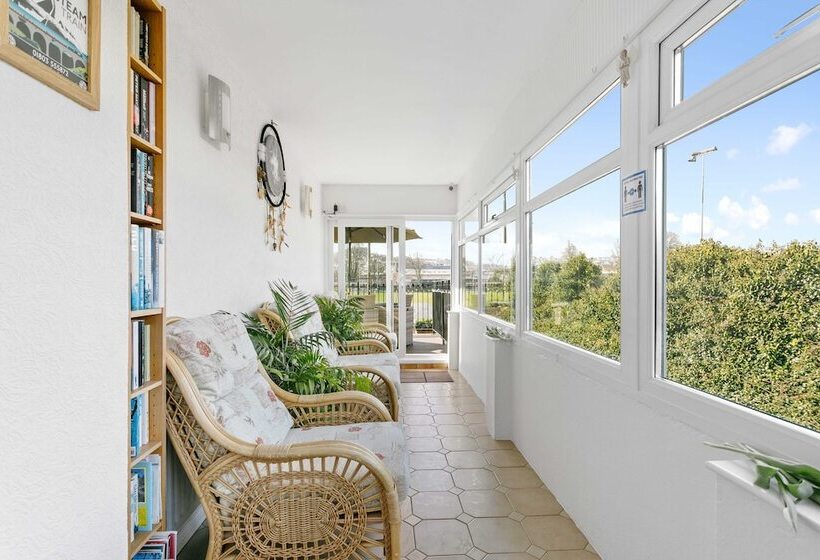 پانسیون The Ashleigh