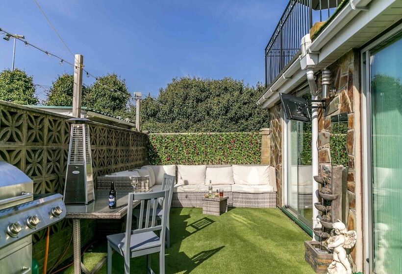 پانسیون The Ashleigh