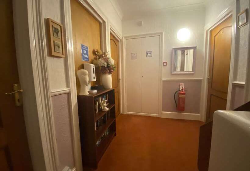 پانسیون The Ashleigh