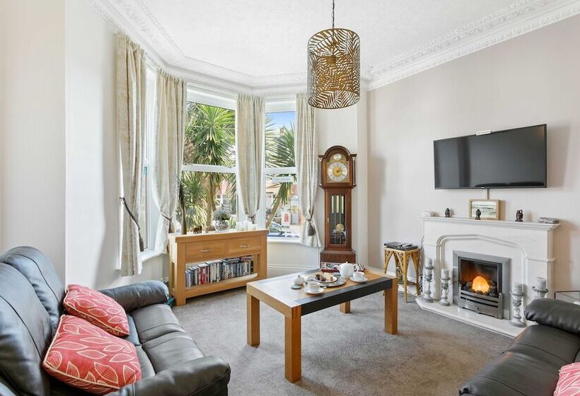 پانسیون The Ashleigh