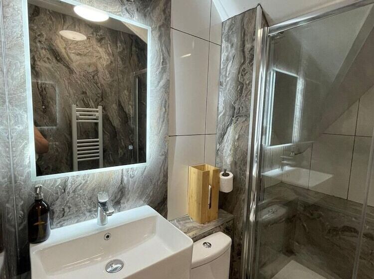 펜션 The Poplars Boutique Bb