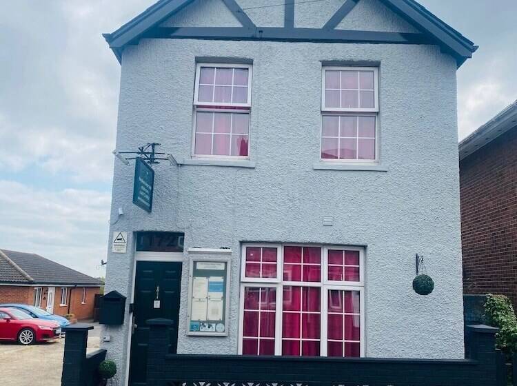 Пансион The Railway Sleeper Lodge