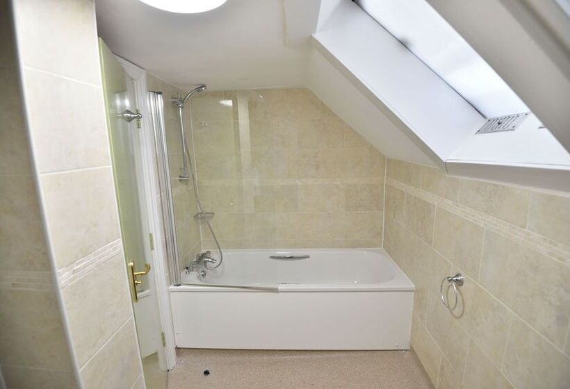 Пансион The Royal Victoria And Bull