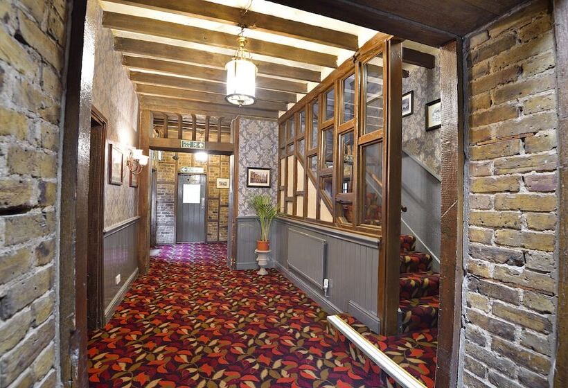 Пансион The Royal Victoria And Bull