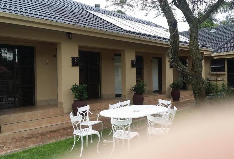 Пансион Villa Xanelle Boutique Guest House