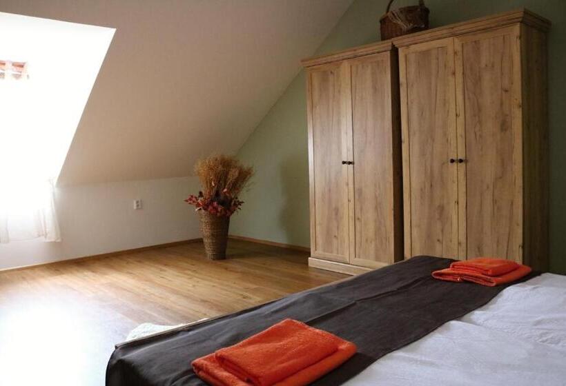 פנסיון Zámecký Penzion Rotunda