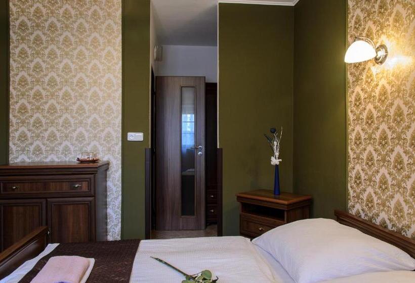 פנסיון Zámecký Penzion Rotunda