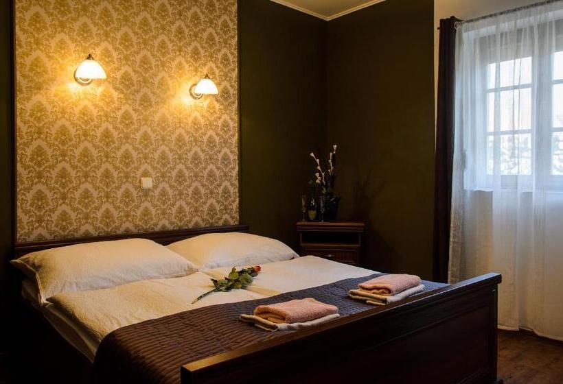 פנסיון Zámecký Penzion Rotunda