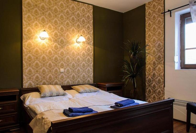 פנסיון Zámecký Penzion Rotunda