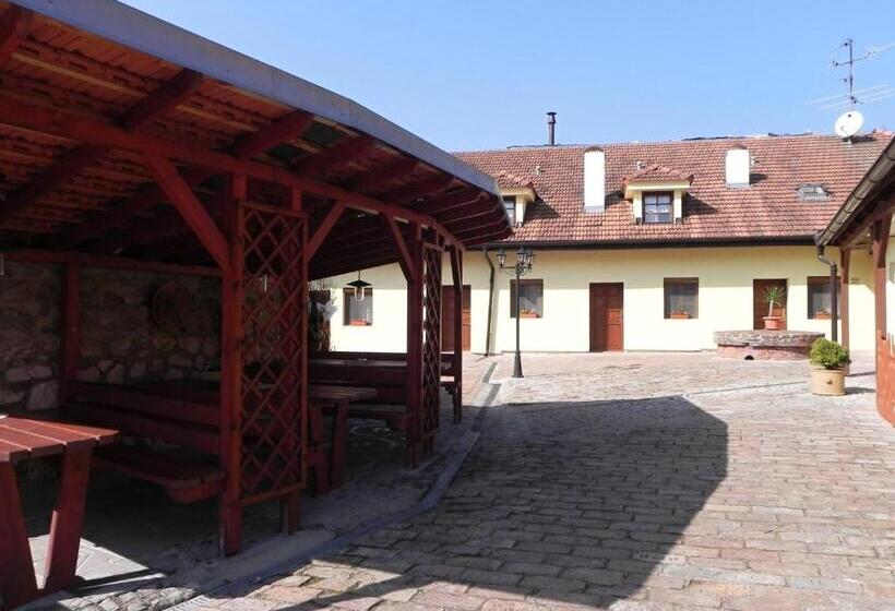 פנסיון Zámecký Penzion Rotunda