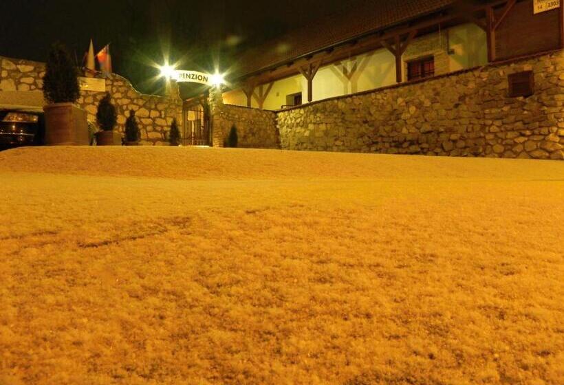 פנסיון Zámecký Penzion Rotunda