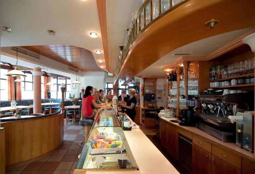 Restaurant   Café   Pension Hassler