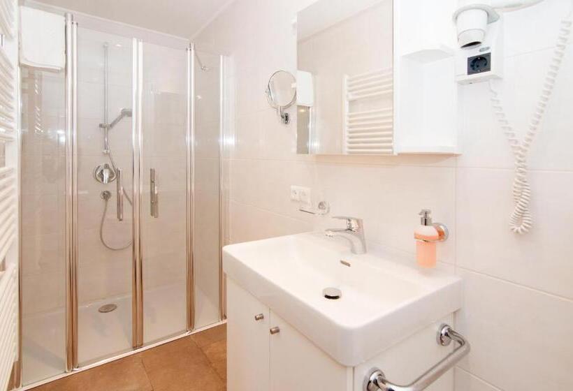 Restaurant   Café   Pension Hassler