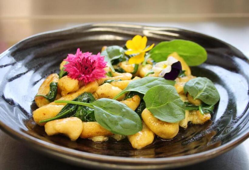 Restaurant   Café   Pension Hassler