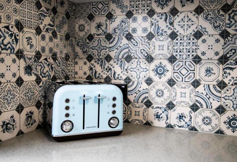 The Palms Apartments