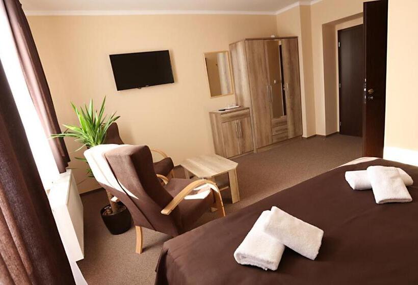 הוסטל Pension Viola