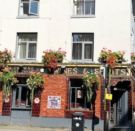 旅馆 The Crown & Anchor