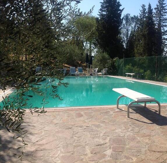 هتل Agriturismo Le Ginestruzze