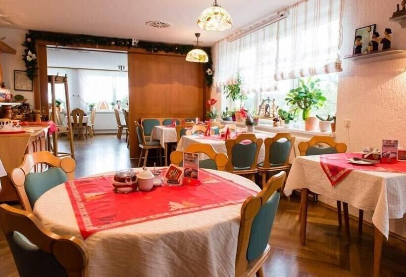 بنسيون Gasthaus Kobär