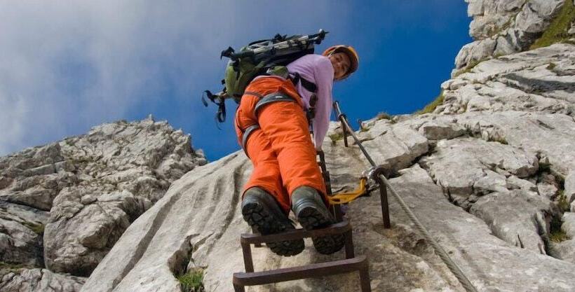بنسيون Gästehaus Alpina