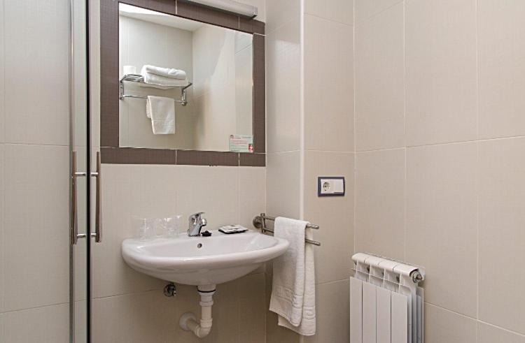 پانسیون Hostal Don Rodrigo