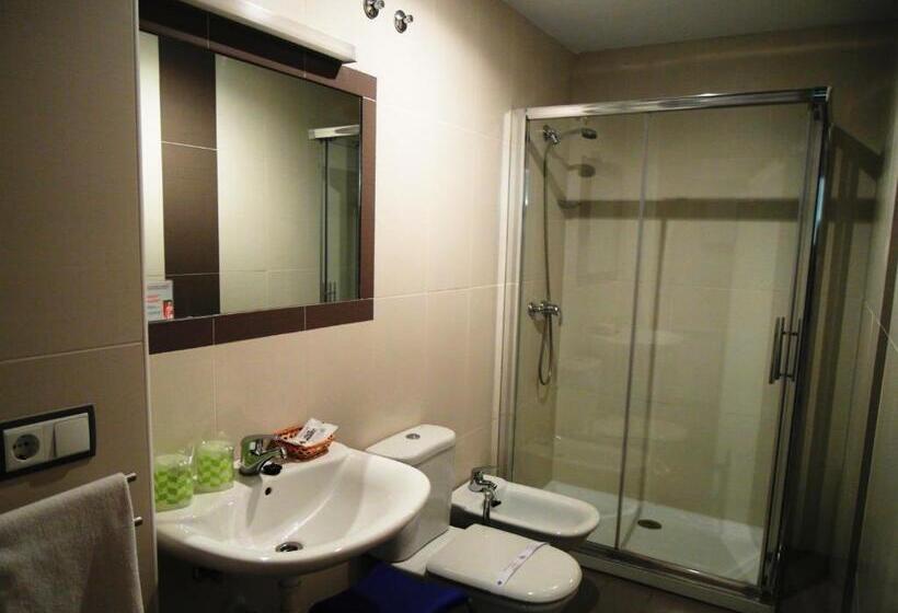 پانسیون Hostal Don Rodrigo