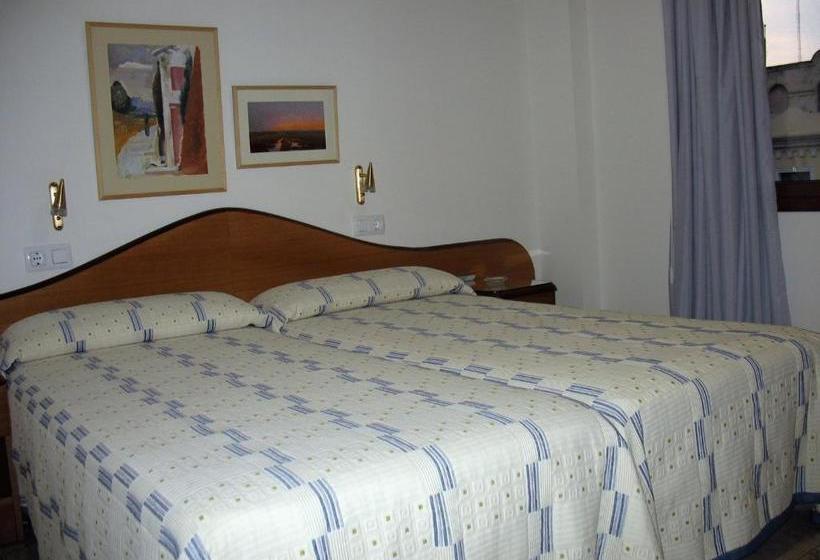 پانسیون Hostal La Barretina