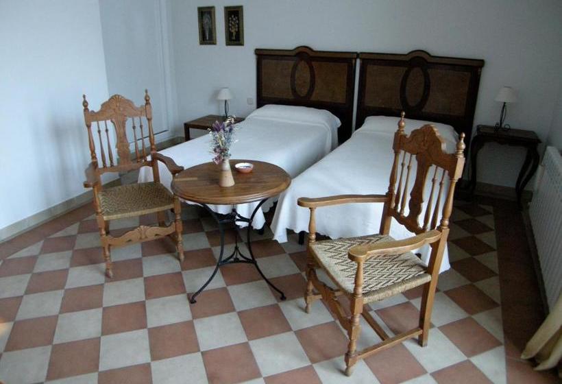 פנסיון Hostal Puerta Medina