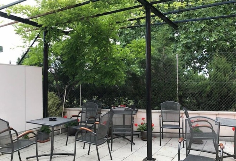 پانسیون Hostal Rica Posada