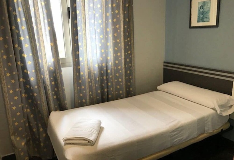 پانسیون Hostal Rica Posada