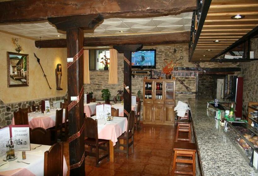 ペンション Hostal Tribal