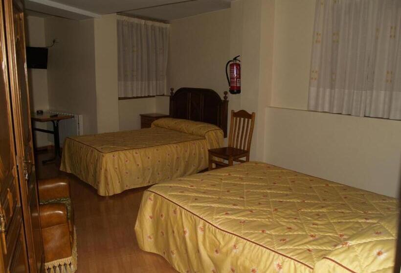 ペンション Hostal Tribal