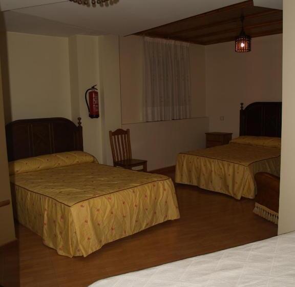 ペンション Hostal Tribal