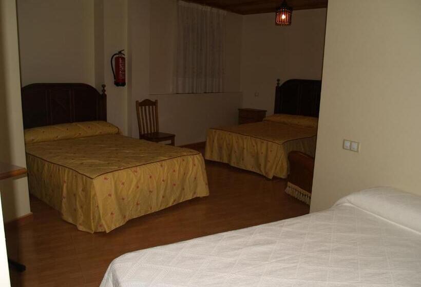 ペンション Hostal Tribal