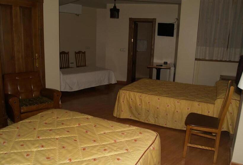 ペンション Hostal Tribal