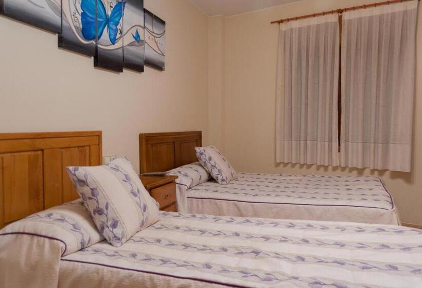 ペンション Hostal Tribal