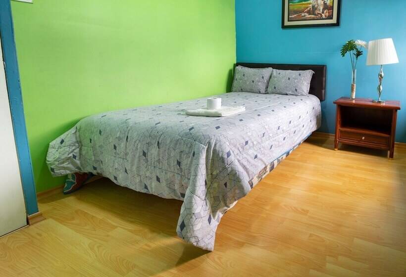 پانسیون Whipala Hostal