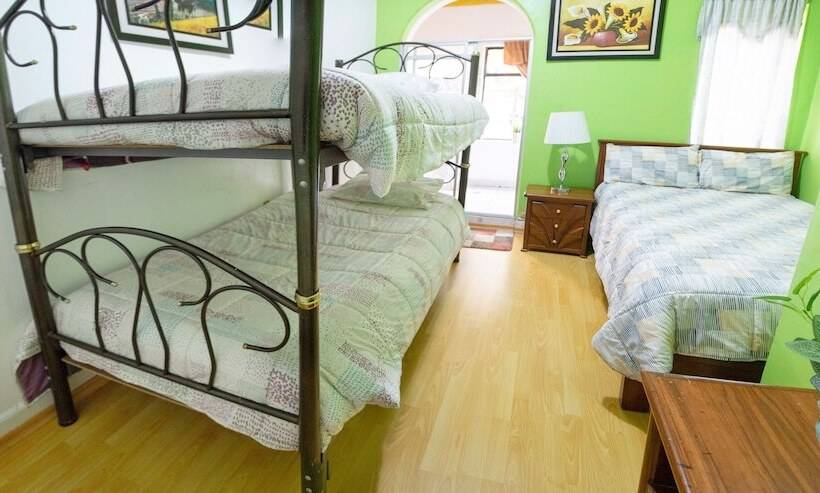 پانسیون Whipala Hostal