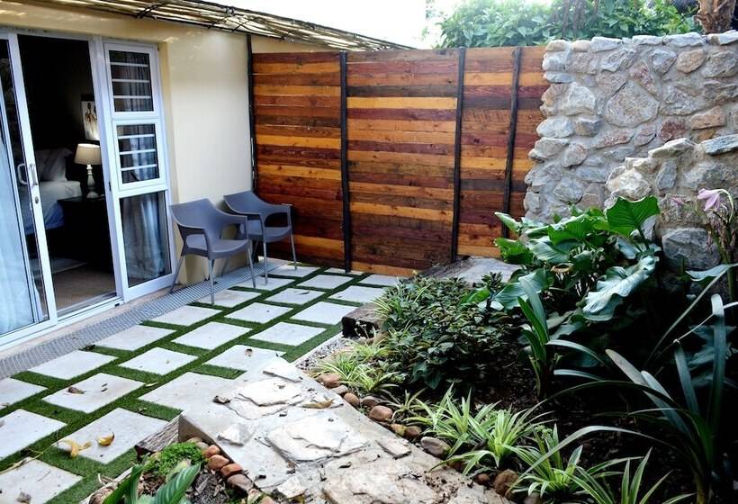 ペンション Kududu Guest House