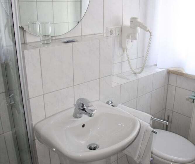 بنسيون Landhaus Seehof