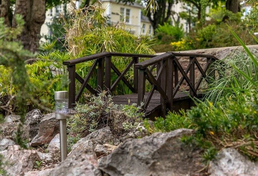 膳宿费 The Berburry