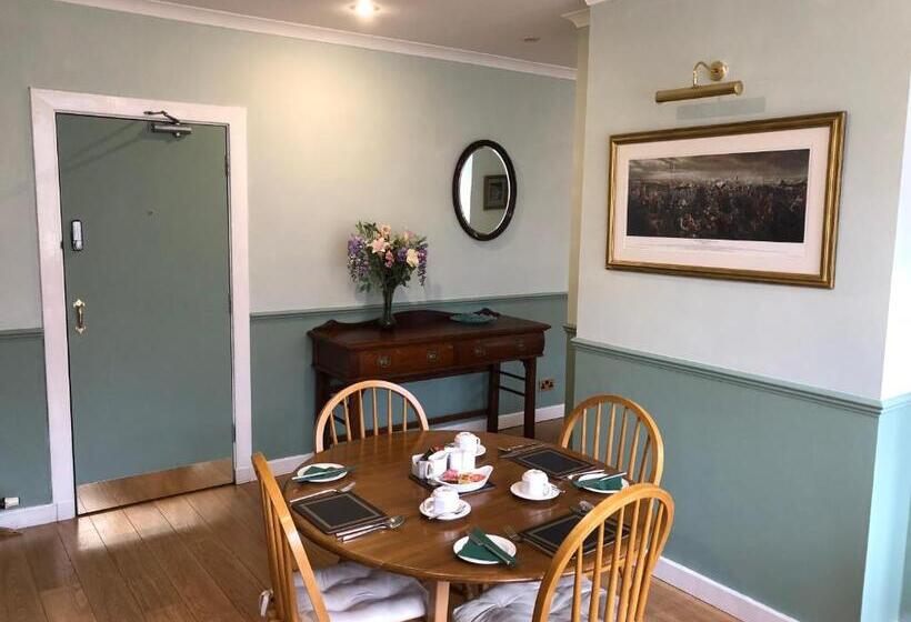 بنسيون Tigh Na Cheo