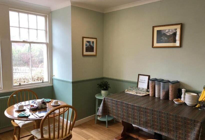 بنسيون Tigh Na Cheo