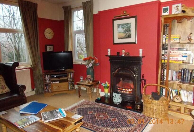 بنسيون Tigh Na Cheo