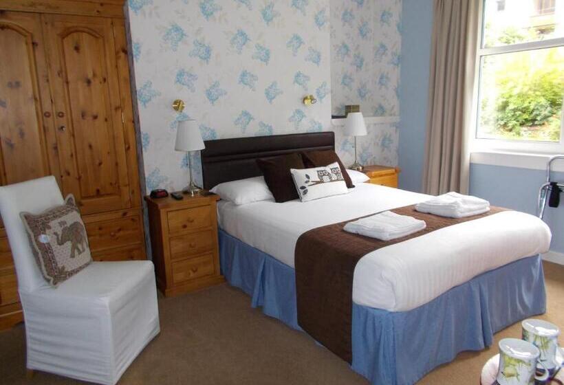 بنسيون Tigh Na Cheo