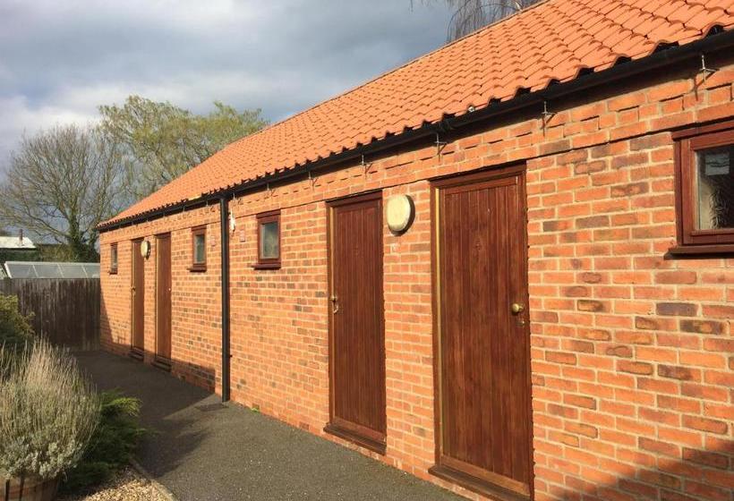 Пансион Willow Tree Cottages