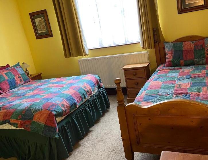 Пансион Willow Tree Cottages