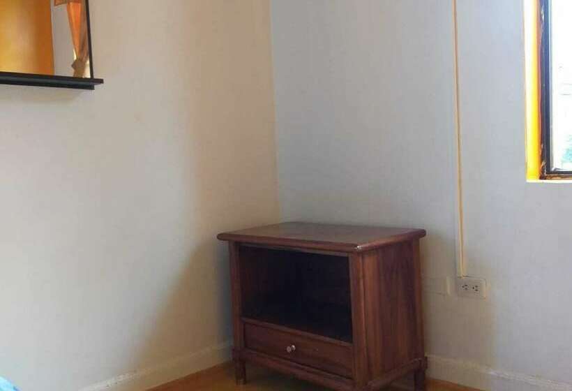 پانسیون Whipala Hostal