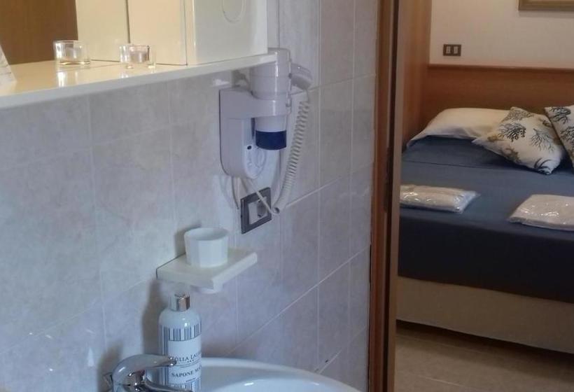 Villa Laura Residence Hotel Apartments & Studios