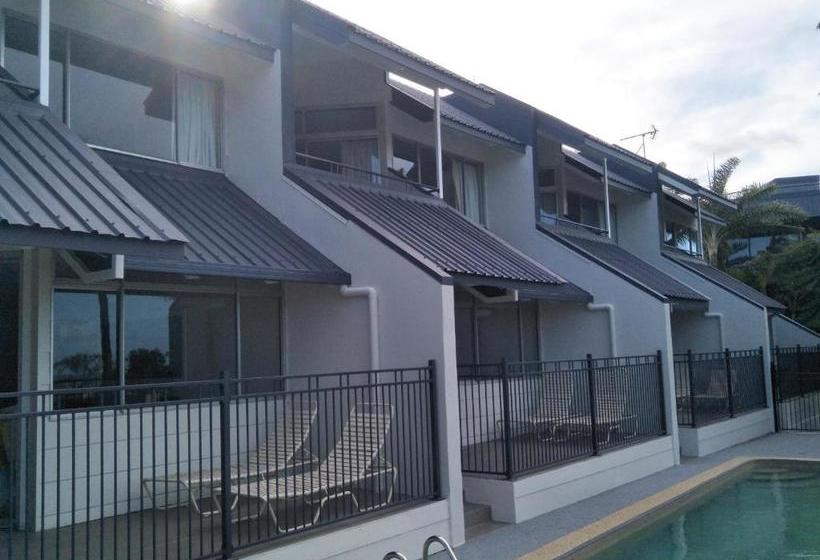 Airlie Seaview Apartments